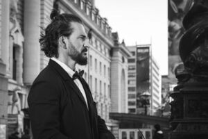 Blanco y Negro: el esperado libro de Ricardo Arjona