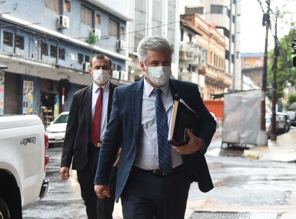 Giuzzio afirma que la hermana de Cartes encubre lavado de dinero