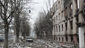 Nuevo bombardeo ruso en Ucrania deja unos 10 muertos y 35 heridos
