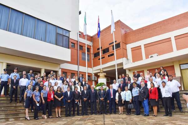 CON UNCIÓN PATRIÓTICA SE RINDIÓ HOMENAJE A LOS HÉROES DE LA PATRIA, EN LA GOBERNACIÓN DE ITAPÚA - Itapúa Noticias