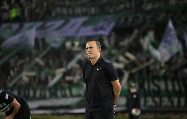 A días de la revancha ante Olimpia, Atlético Nacional despidió a su Dt