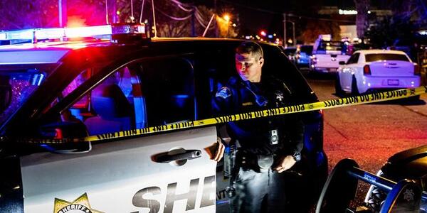EE.UU: Un hombre mató a sus tres hijos y otra persona para luego suicidarse en una iglesia de California