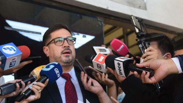 Abogado de Cartes dice que Giuzzio recurre a chicanas para no declarar