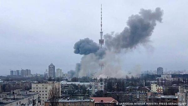Rusia ataca torre de televisión de Kiev y deja saldo de cinco muertos