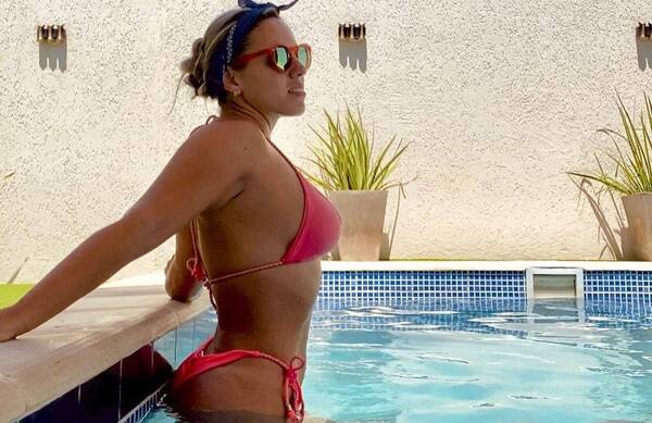 Crónica / [VÍDEO] ¡Locutora mostró su secreto para hacer fotos sexys!