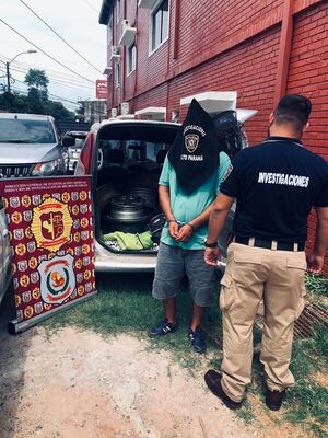 Detienen a ratero y recuperan llantas robadas - La Clave