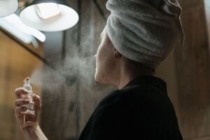 ¿Cómo es desmaquillarse correctamente?