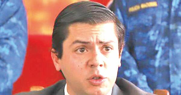 La Nación / Giuzzio puede abstenerse de declarar, pero no recusar a fiscales, asegura abogado