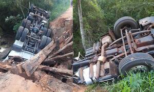 Puente de madera cede ante el paso de un camión en R.I. 3 Corrales – Prensa 5
