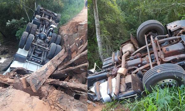 Puente de madera cede ante el paso de un camión en R.I. 3 Corrales – Prensa 5