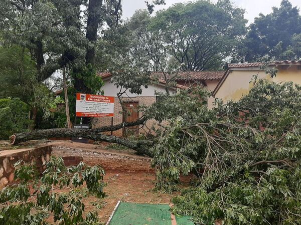 Temporal de esta madrugada afectó varias casas en Guarambaré - Nacionales - ABC Color