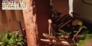 Conductora que chocó por la valla de una vivienda y la afectada no se ponen de acuerdo