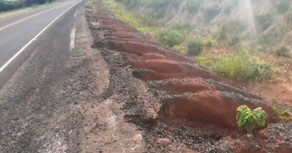 La Nación / San Pedro: pobladores lamentan el rápido deterioro de banquina en ruta recién terminada