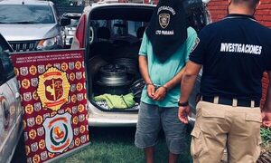 Atrapan a hombre que hurtó cubiertas