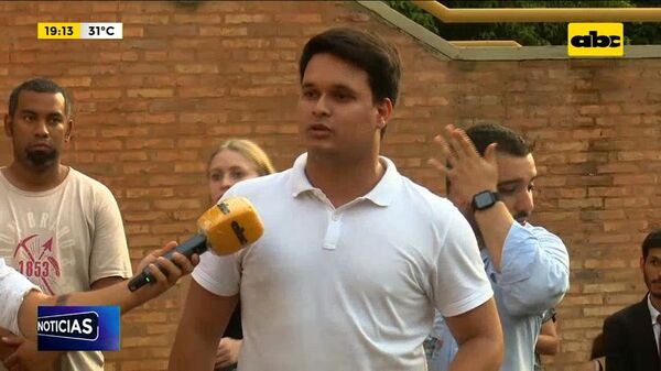 Universitarios interrumpen sesión del consejo - ABC Noticias - ABC Color