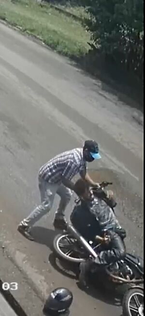 Motochorros balean a cobrador en Luque - Nacionales - ABC Color