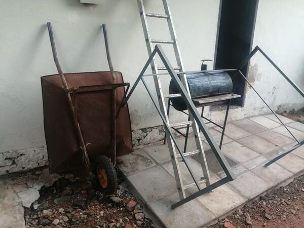 Vacían un almacén en Ñemby y ocultan mercaderías en una chatarrería - Nacionales - ABC Color
