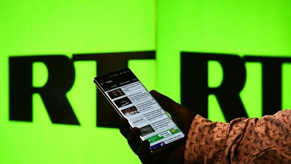 La UE prohíbe difusión de los medios estatales rusos RT y Sputnik