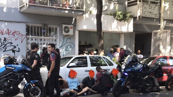 Paraguayo salvó a joven que era violada por seis en un auto