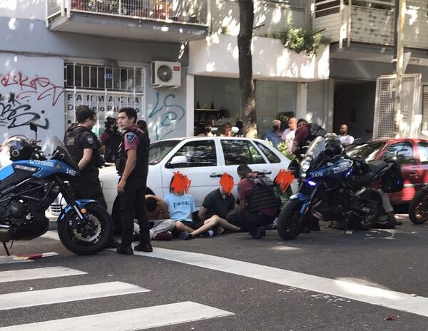 Paraguayo salvó a joven que era violada por seis en un auto