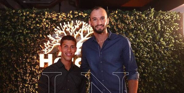 El equipo 'de oro' de vóley de playa es galardonado con el premio 'Héroes'