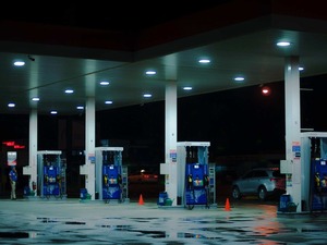 Reajuste de precios de combustibles 'no pasará de esta semana'