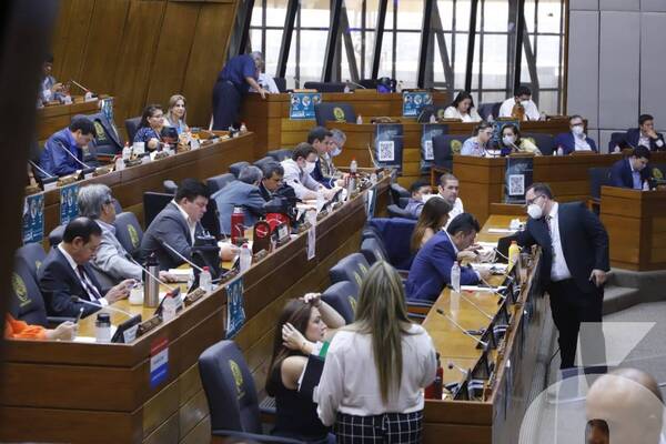 Crónica / Parlanchines se quedaron sin "aire" en plena sesión