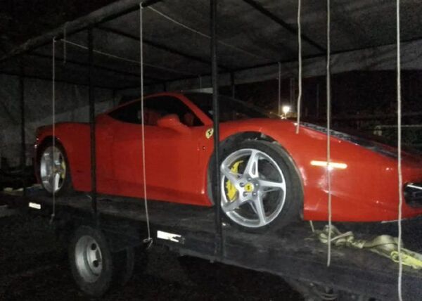 Confiscaron ostentoso Ferrari con patente paraguaya