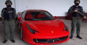 La Nación / Gendarmes incautaron Ferrari que iba desde Asunción a Buenos Aires
