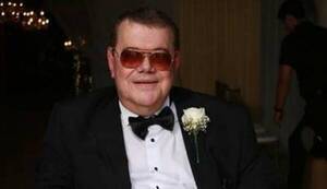 Crónica / El "sugar daddy" más famoso busca una mujer "que no le guste la farra"