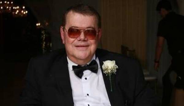 Crónica / El "sugar daddy" más famoso busca una mujer "que no le guste la farra"