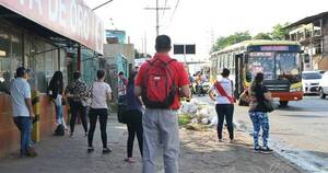 La Nación / Usuarios denuncian reguladas de buses para presionar sobre aumento del pasaje