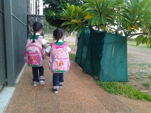 Cuidado: mochila pesada afecta la columna, músculos y articulaciones