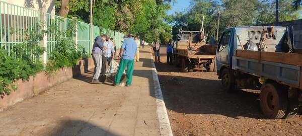 Intensifican limpiezas en escuelas de Franco - La Clave