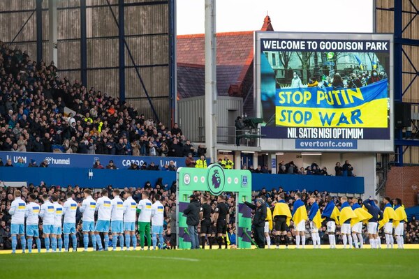 Everton suspende sus contratos de patrocinio con el millonario ruso, Alisher Usmanov