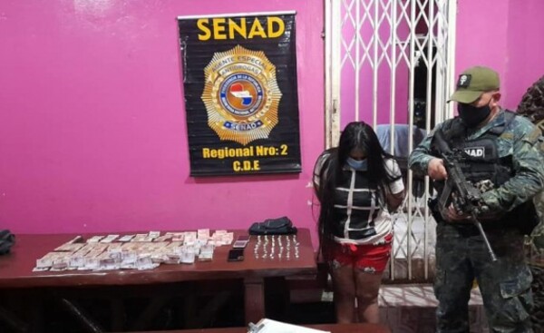 Mujer capturada con 60 dosis de crack es acusada por la fiscalía