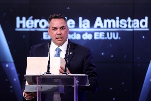 Nación Media galardonó a 7 Héroes del Paraguay