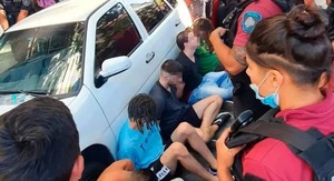Argentina: Un paraguayo socorrió a una joven que estaba siendo violada por 4 sujetos dentro de un automóvil a plena luz del día