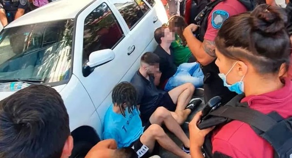 Argentina: Un paraguayo socorrió a una joven que estaba siendo violada por 4 sujetos dentro de un automóvil a plena luz del día