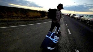 Sean Penn se une a los miles de refugiados ucranianos que huyen a pie hacia Polonia