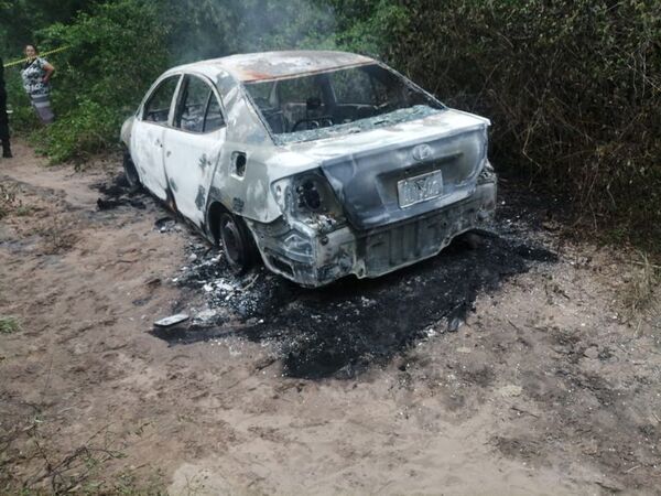 Queman automóvil con una persona adentro en Ytororó - Nacionales - ABC Color