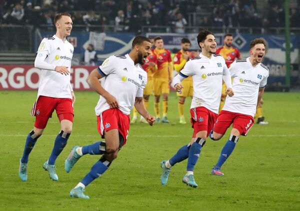 El Hamburgo pasa a semifinales al vencer en los penales - Fútbol Internacional - ABC Color