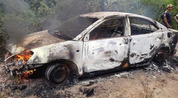 Hallan cadáver en vehículo incinerado en Ytororó - Noticiero Paraguay
