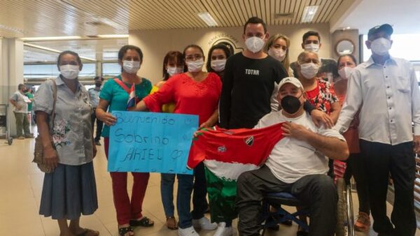 Huyó de la guerra: futbolista ya está en Paraguay - ADN Digital
