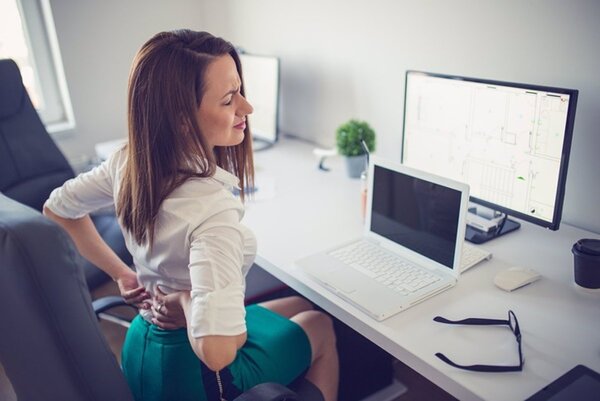 | 5 ejercicios inteligentes para evitar lesiones cuando estamos sentados 8 horas en el trabajo