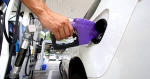 La Nación / A pesar de encarecerse, el combustible lidera compras