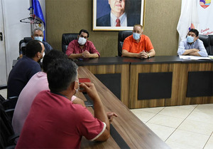 Vaesken se reunió con productores de banana y les brindó apoyo | DIARIO PRIMERA PLANA
