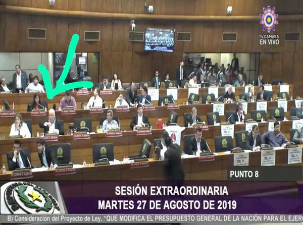 Juan Carlos Ozorio realizaba sus “negocios” en plena sesión de Diputados, de acuerdo con nuevo audio - Nacionales - ABC Color