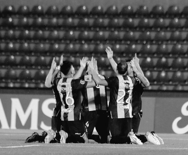 El lamento de los hinchas del “Indio” en la gris noche de eliminación copera