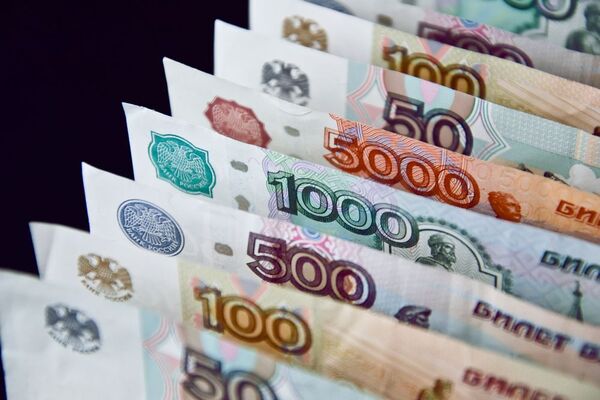 El rublo ruso alcanzó el mínimo histórico frente al dólar americano - MarketData